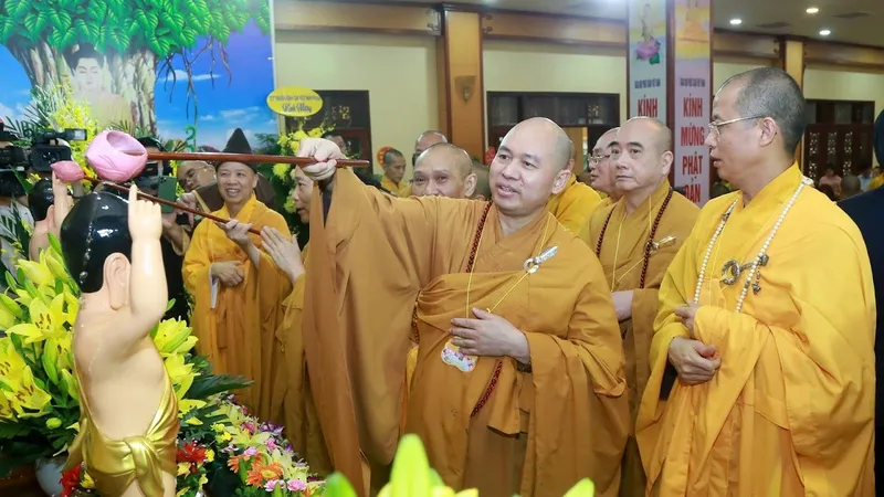 Trang nghiêm chính lễ Phật đản đặc biệt tại chùa Quán Sứ