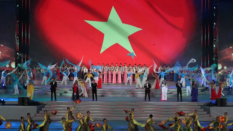 Hoành tráng đêm nhạc Khát vọng - Tỏa sáng