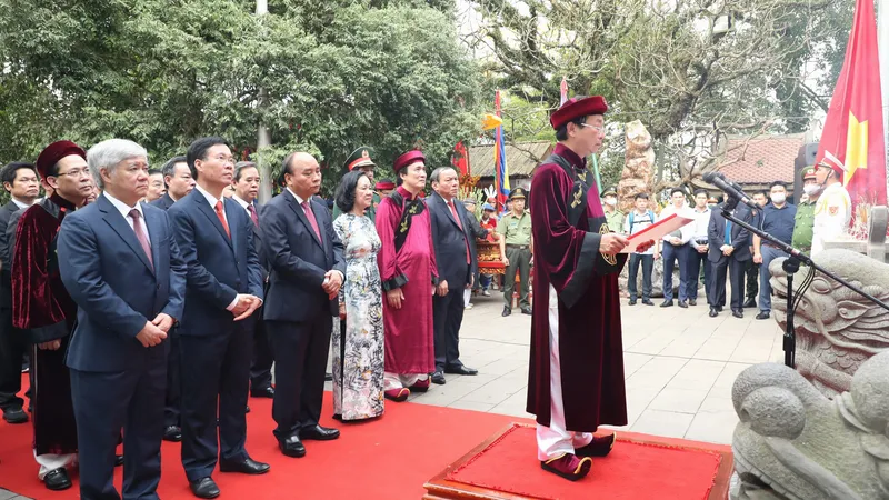 Thành kính dâng hương tưởng niệm các Vua Hùng 
