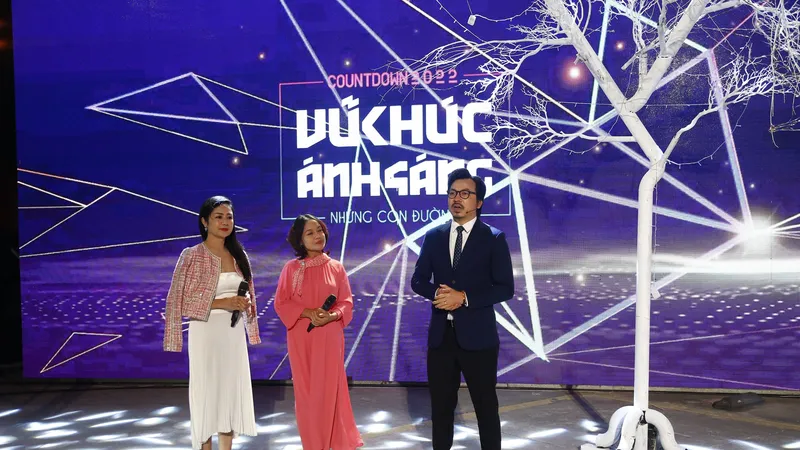 Vũ khúc ánh sáng-Countdown 2022, đón chào năm mới với những câu chuyện giàu cảm xúc