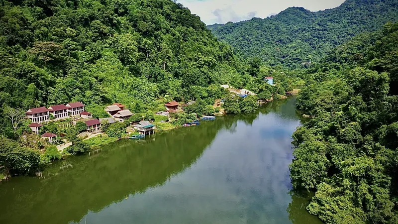 Hồ Ba Bể đón đoàn du khách nước ngoài đầu tiên ngày đầu năm mới