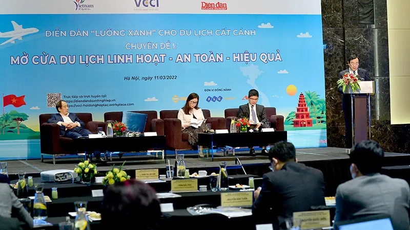 Quang cảnh diễn đàn
