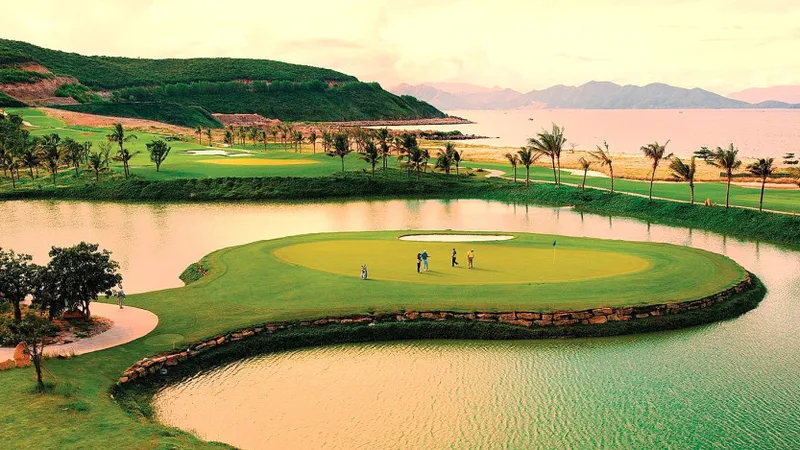 Nhiều dư địa phát triển du lịch golf tại Việt Nam
