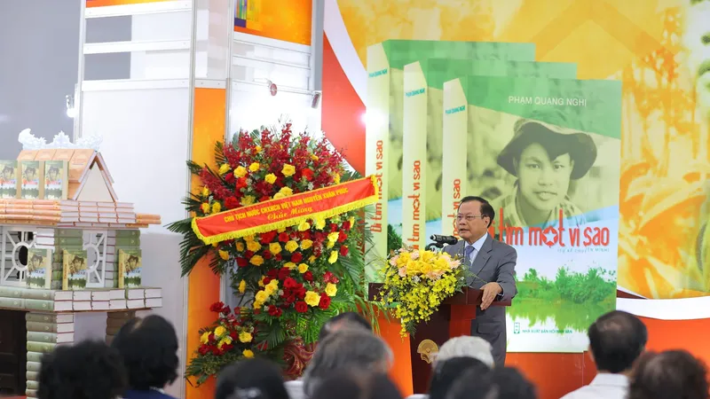 “Đi tìm một vì sao” - Tự truyện đậm chất văn chương của tác giả Phạm Quang Nghị