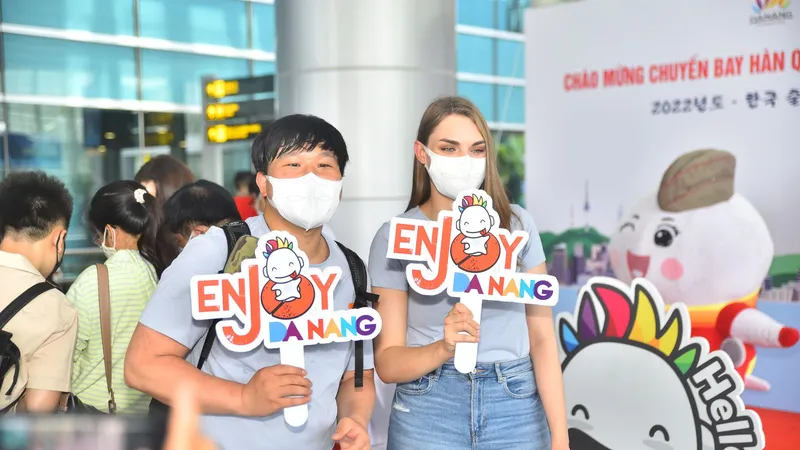 Tháng 4, du khách quốc tế đến Việt Nam tăng 2,4 lần so với tháng 3
