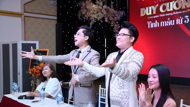 Tiến sĩ triết học làm liveshow về tình mẫu tử