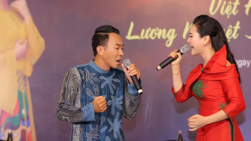 Việt Hoàn cùng Lương Nguyệt Anh hát khúc tự tình