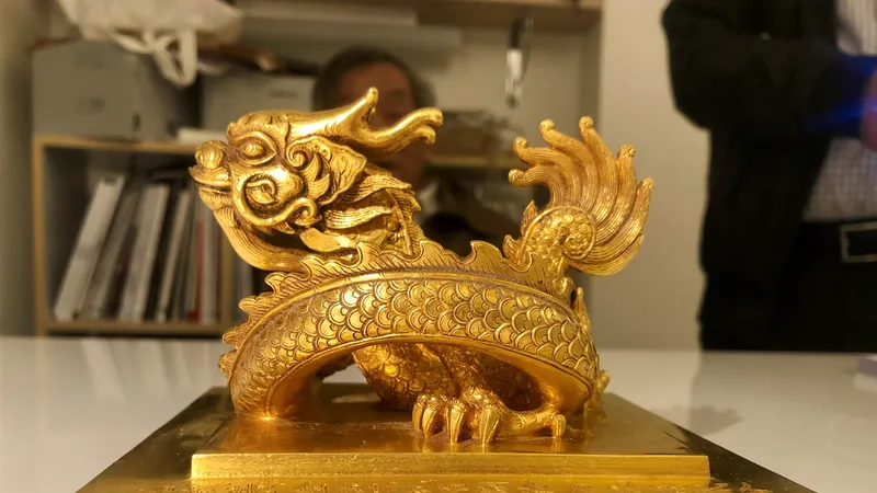Millon ra thông báo hủy đấu giá ấn vàng “Hoàng đế chi bảo”
