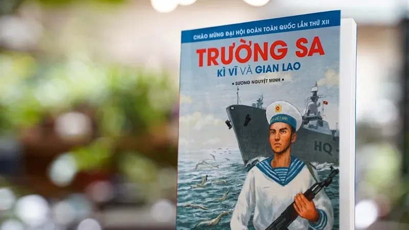 Sáng mãi những gương anh hùng quả cảm, kiên trung