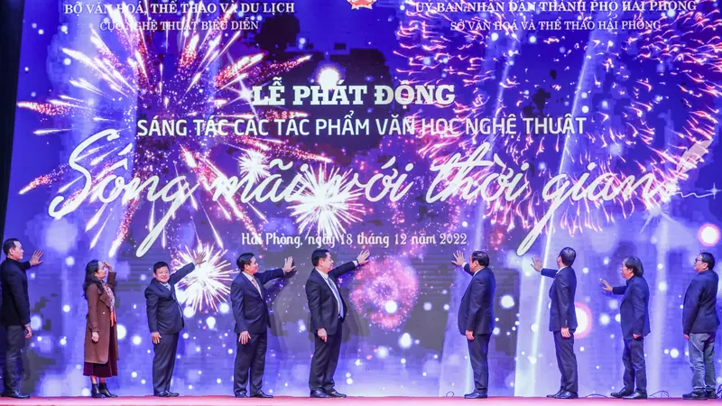 Lễ phát động sáng tác các tác phẩm văn học nghệ thuật “Sống mãi với thời gian”