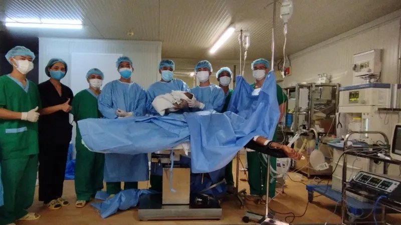 Bé gái đầu tiên chào đời tại Bệnh viện dã chiến cấp 2.4 thuộc phái bộ Nam Sudan