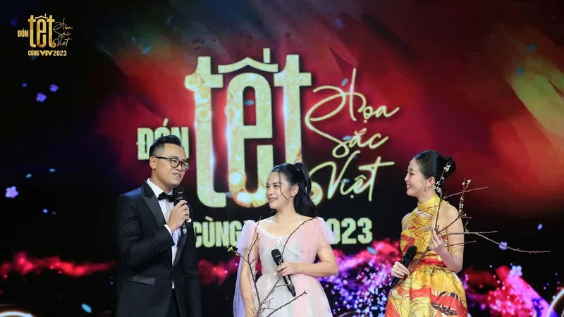 Ấm áp sắc màu dân tộc với Họa sắc Việt