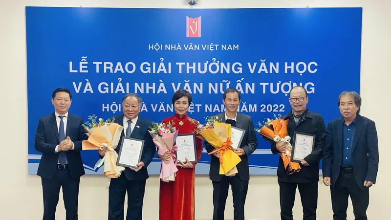 Giải thưởng Văn học năm 2022 được trao cho 5 tác phẩm