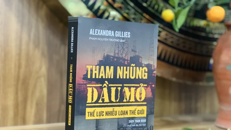 Cuốn sách Tham nhũng dầu mỏ - Thế lực nhiễu loạn thế giới do NXB Chính trị Quốc gia Sự thật ấn hành