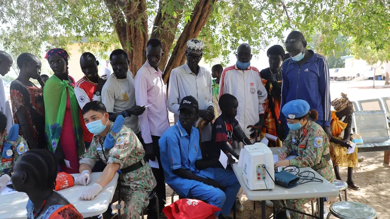 Trao tặng nhiều quà và thuốc men cho người dân tại Nam Sudan