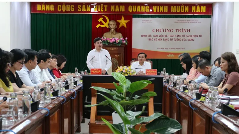 NXB Chính trị Quốc gia Sự thật tặng Ban Tuyên giáo Tỉnh ủy Phú Yên 2 tủ sách Bảo vệ nền tảng tư tưởng của Đảng và Chi bộ điện tử