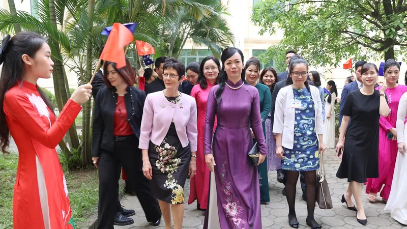 Phu nhân Chủ tịch nước Võ Văn Thưởng cùng Phu nhân Toàn quyền Australia thăm Học viện Âm nhạc Quốc gia