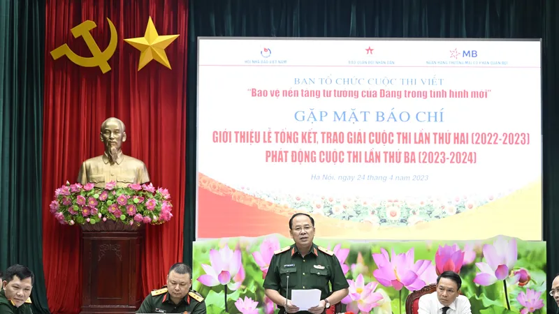 Ban tổ chức đã lựa chọn 30 tác phẩm xuất sắc để trao giải cuộc thi "Bảo vệ nền tảng tư tưởng của Đảng trong tình hình mới” lần thứ hai