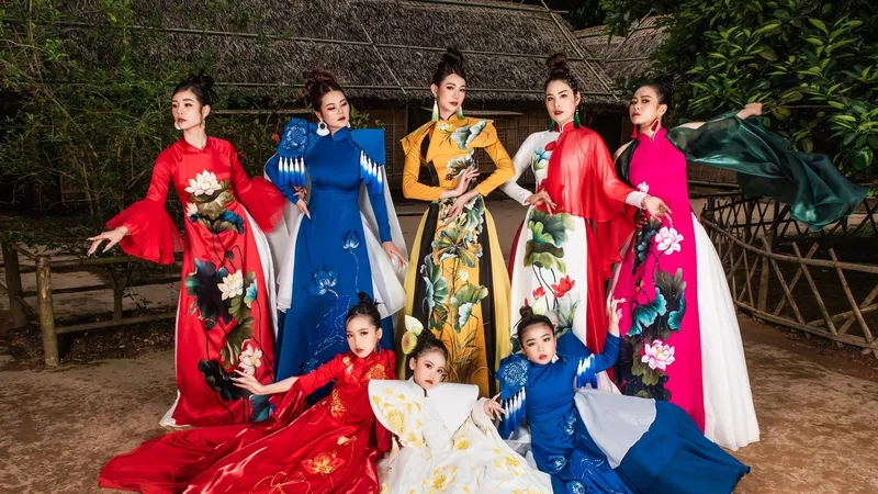 Ấn tượng áo dài sen của NTK Thạch Linh