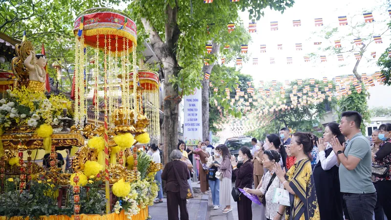 Đại lễ Phật đản được tổ chức trang nghiêm tại chùa Quán Sứ - Hà Nội. Ảnh: ĐỖ TRUNG