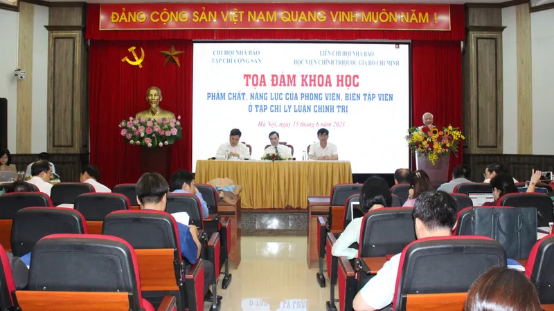 Đội ngũ nhà báo tạp chí lý luận chính trị phải có ý thức tấn công quyết liệt với những luận điểm sai trái, thù địch 