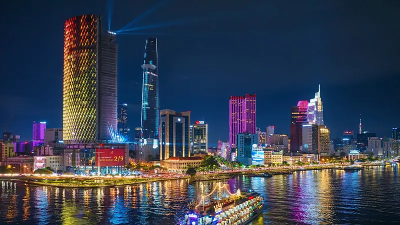 Tác giả Nguyễn Đặng Việt Cường được trao giải Nhất với tác phẩm "Đêm Sài Gòn"