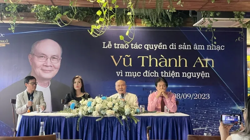 Quang cảnh lễ trao tác quyền di sản âm nhạc Vũ Thành An vì mục đích thiện nguyện
