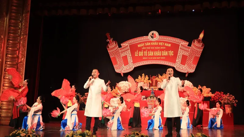 Tiết mục biểu diễn của các nghệ sĩ tri ân Tổ nghề