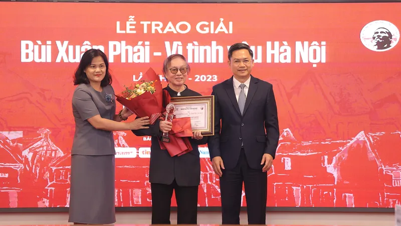 Đạo diễn, NSND Đặng Nhật Minh được trao Giải thưởng Lớn - Vì tình yêu Hà Nội
