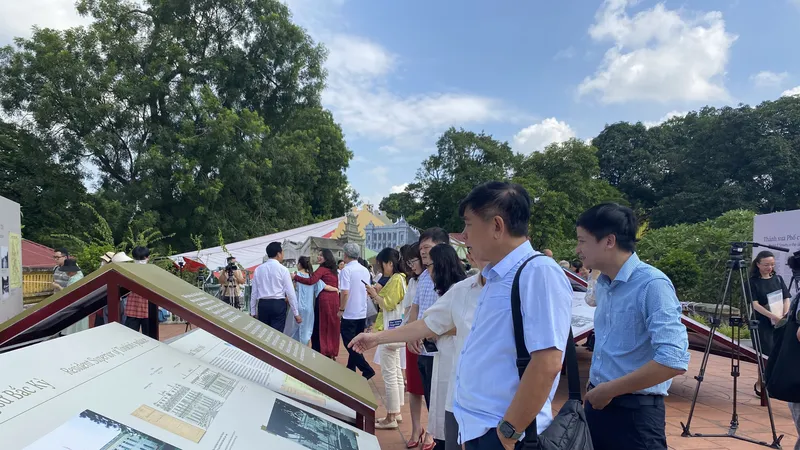 Trưng bày nhiều hình ảnh, tư liệu quý về Hà Nội xưa cũ