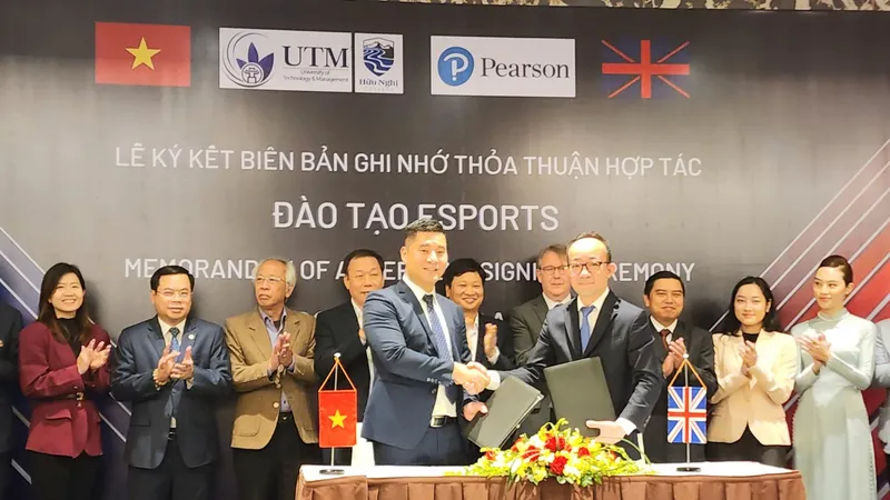  Ký biên bản ghi nhớ thỏa thuận hợp tác về việc đào tạo thể thao điện tử