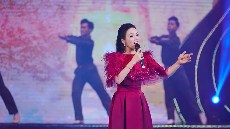 Tân Nhàn ra album về miền Trung đánh dấu sự trở lại sau 2 năm mất giọng