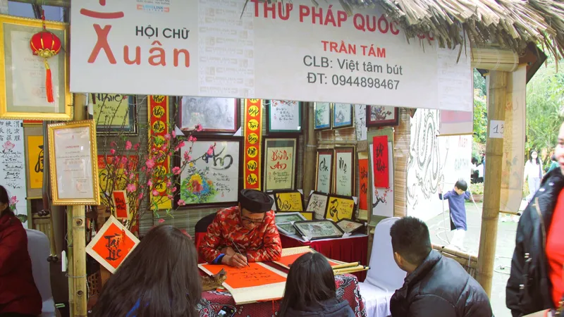 Hàng vạn người đã tới Văn Miếu- Quốc Tử Giám trong những ngày đầu năm Giáp Thìn 2024
