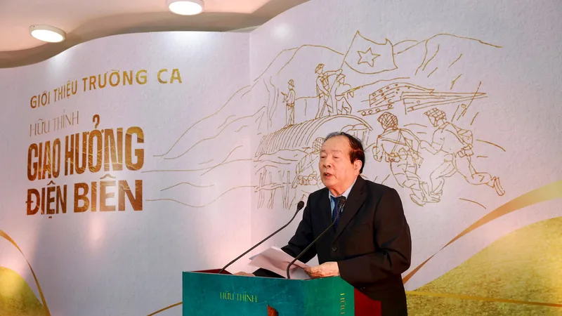 Nhà thơ Hữu Thỉnh ra mắt "Giao hưởng Điện Biên"