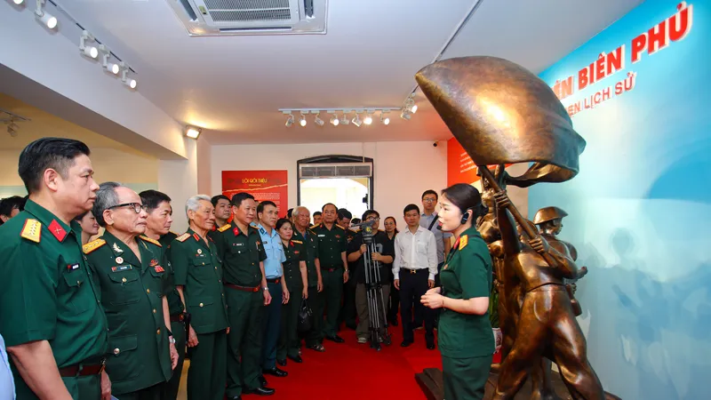 Triển lãm “Điện Biên Phủ - Điểm hẹn lịch sử”