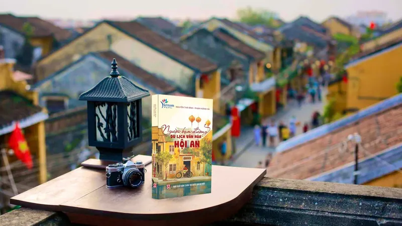 Khám phá Hội An qua từng trang sách