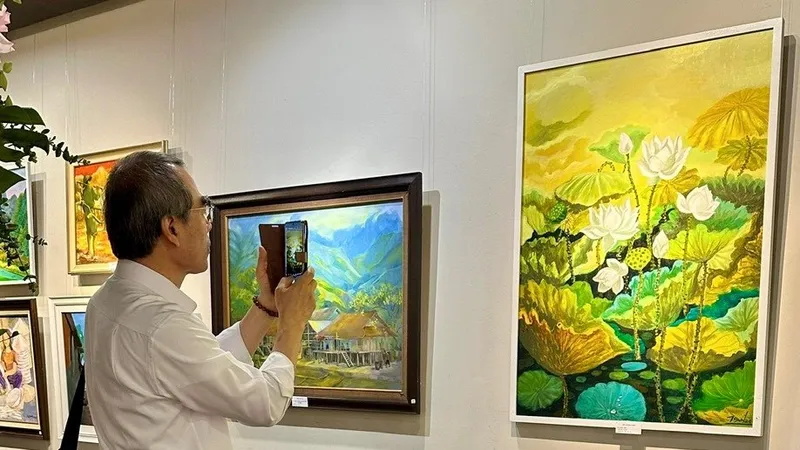 Bữa tiệc đa sắc màu với triển lãm mỹ thuật "Cuộc sống quanh ta"