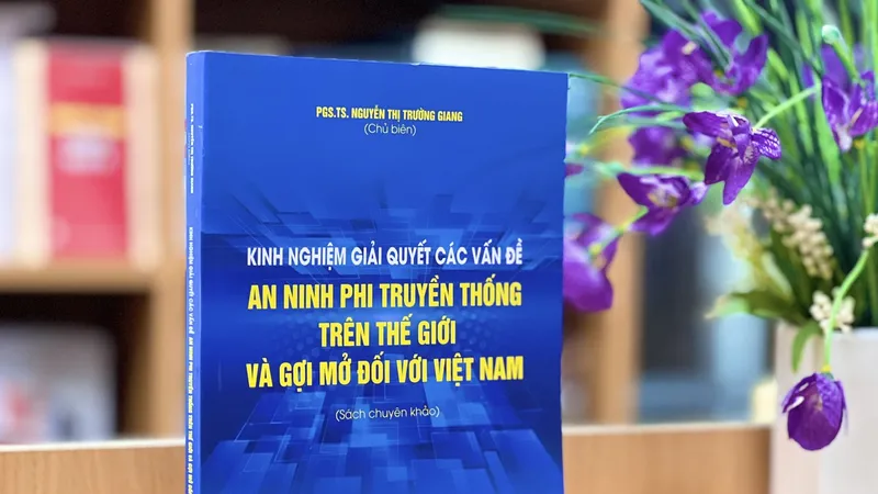 Cuốn sách "Kinh nghiệm giải quyết các vấn đề an ninh phi truyền thống trên thế giới và gợi mở đối với Việt Nam"