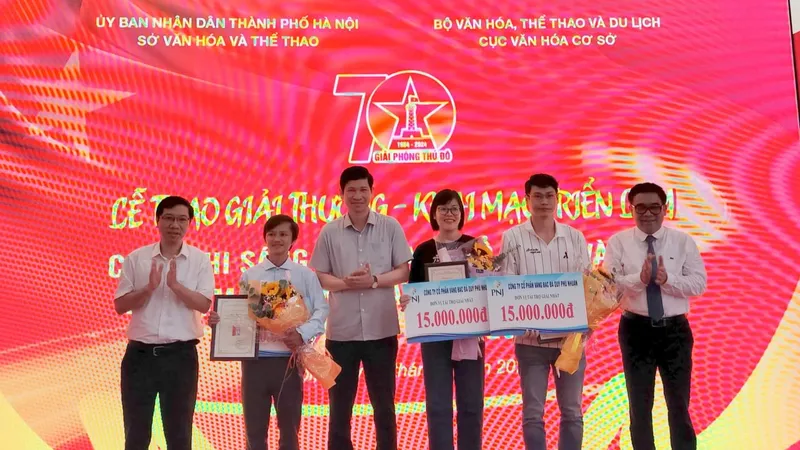 Trao giải cuộc thi sáng tác tranh cổ động và logo tuyên truyền kỷ niệm 70 năm Ngày Giải phóng Thủ đô