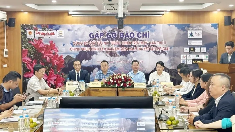 Gặp mặt báo chí chia sẻ thông tin về giải leo núi “Bước chân trên mây” lần thứ II với tên gọi Chinh phục đỉnh Tà Xùa 