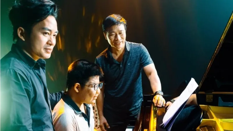 Ca sĩ Tùng Dương và bố con diễn viên Quốc Tuấn và bé Bôm