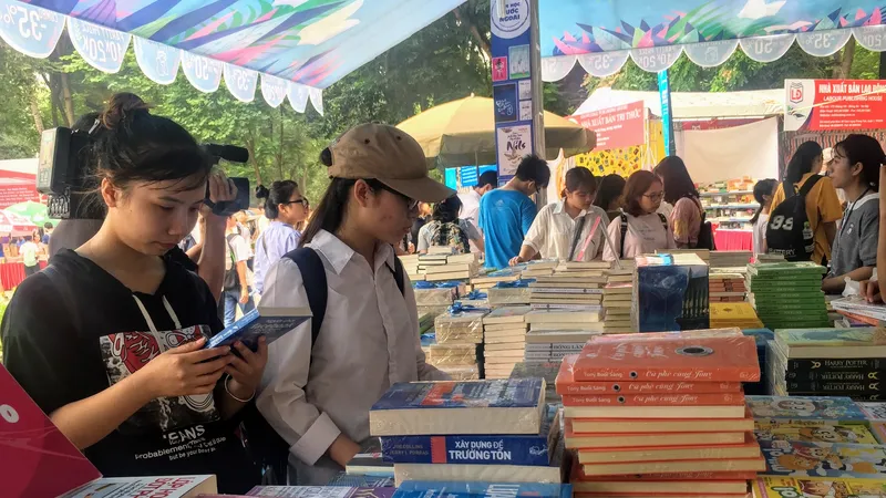 Tổ chức triển lãm Sách chào mừng Kỷ niệm 70 năm Ngày Giải phóng Thủ đô