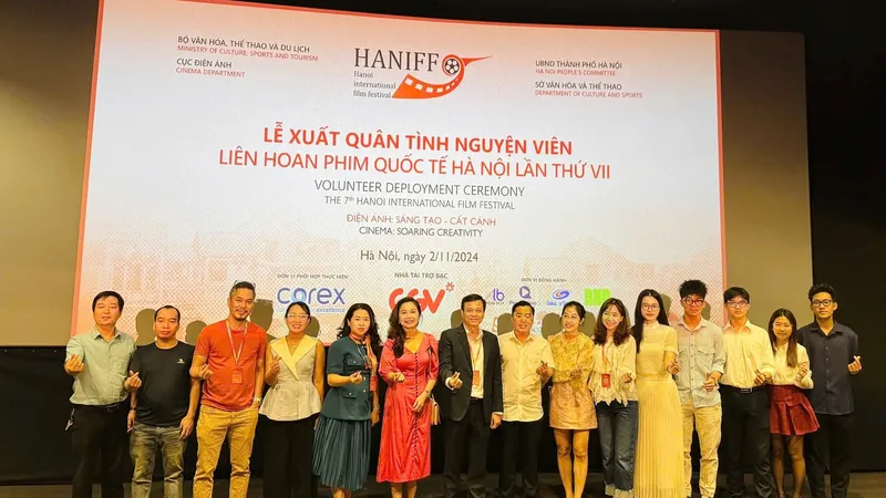 Lễ ra quân tình nguyện viên hỗ trợ Liên hoan phim quốc tế Hà Nội lần thứ VII