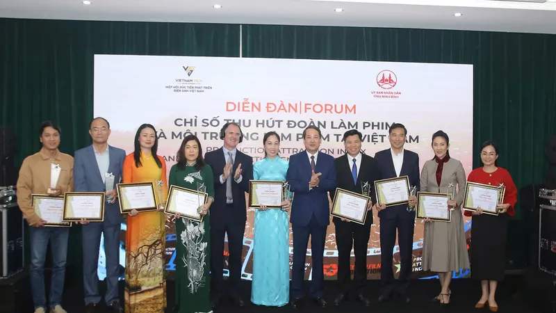 Trao giấy chứng nhận xếp hạng chỉ số PIA năm 2024