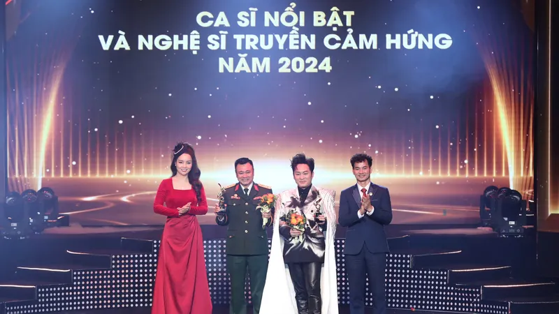 NSND Tự Long và ca sĩ Tùng Dương được vinh danh