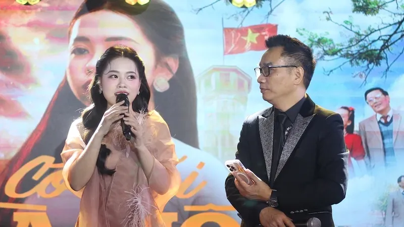 Một Hà Nội mạnh mẽ, kiên cường, đầy chất thơ trong MV "Cô gái Hà Nội"