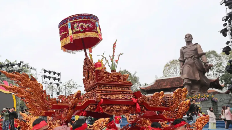 Hàng ngàn người dân về dự lễ dâng hương tại Gò Đống Đa