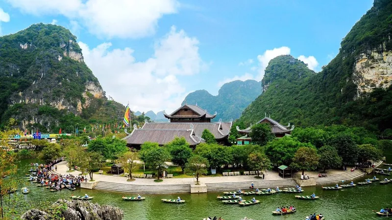 Quần thể danh thắng Tràng An (Ninh Bình)