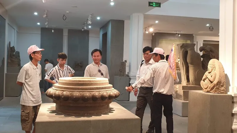 Người làm công tác bảo tàng không được môi giới, mua bán cổ vật. Ảnh: THU HÀ