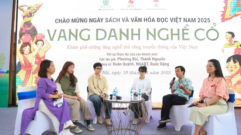 Giao lưu với nhóm tác giả bộ sách Vang danh nghề cổ